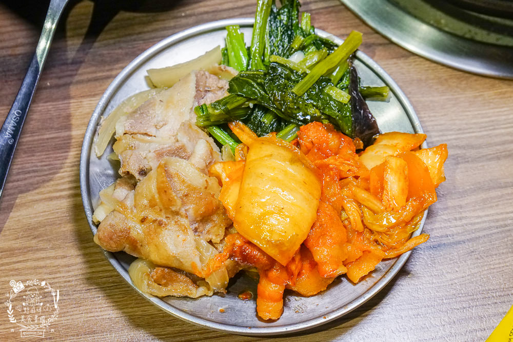 八道晟韓式火烤吃到飽裕誠總店|高雄超人氣高CP值火烤兩吃到飽!不到450元將近80種選項!每逢假日座無虛席 - 第21張圖 八道晟韓式火烤吃到飽裕誠總店|高雄超人氣高CP值火烤兩吃到飽!不到450元將近80種選項!每逢假日座無虛席