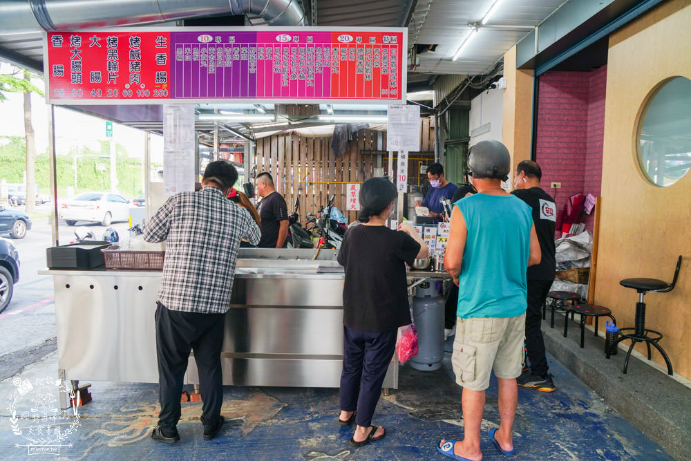 六味嘉義黑香腸關東煮|高雄隱藏版高CP值香腸店!台灣溫體豬手工製作的香腸大腸!還有超香濃的味噌湯免費喝?