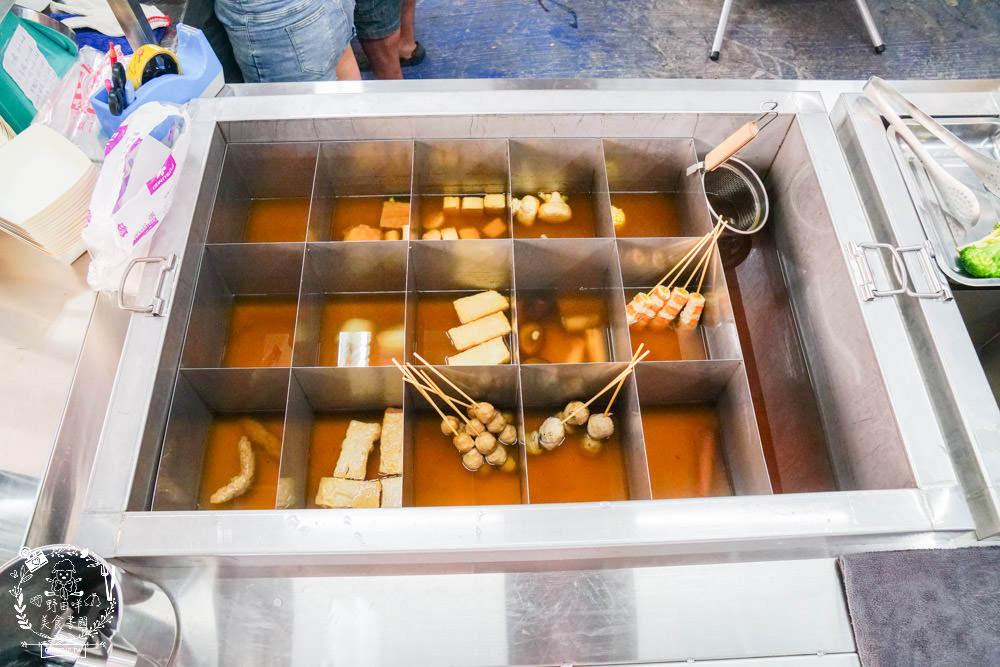 六味嘉義黑香腸關東煮|高雄隱藏版高CP值香腸店!台灣溫體豬手工製作的香腸大腸!還有超香濃的味噌湯免費喝?