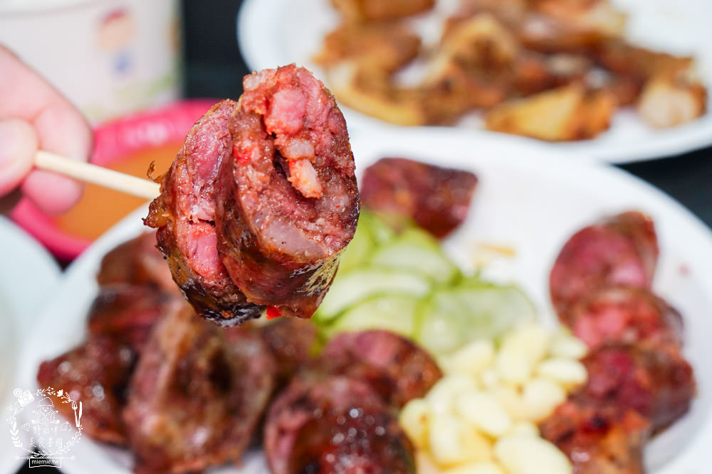 六味嘉義黑香腸關東煮|高雄隱藏版高CP值香腸店!台灣溫體豬手工製作的香腸大腸!還有超香濃的味噌湯免費喝?