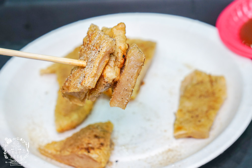 六味嘉義黑香腸關東煮|高雄隱藏版高CP值香腸店!台灣溫體豬手工製作的香腸大腸!還有超香濃的味噌湯免費喝?