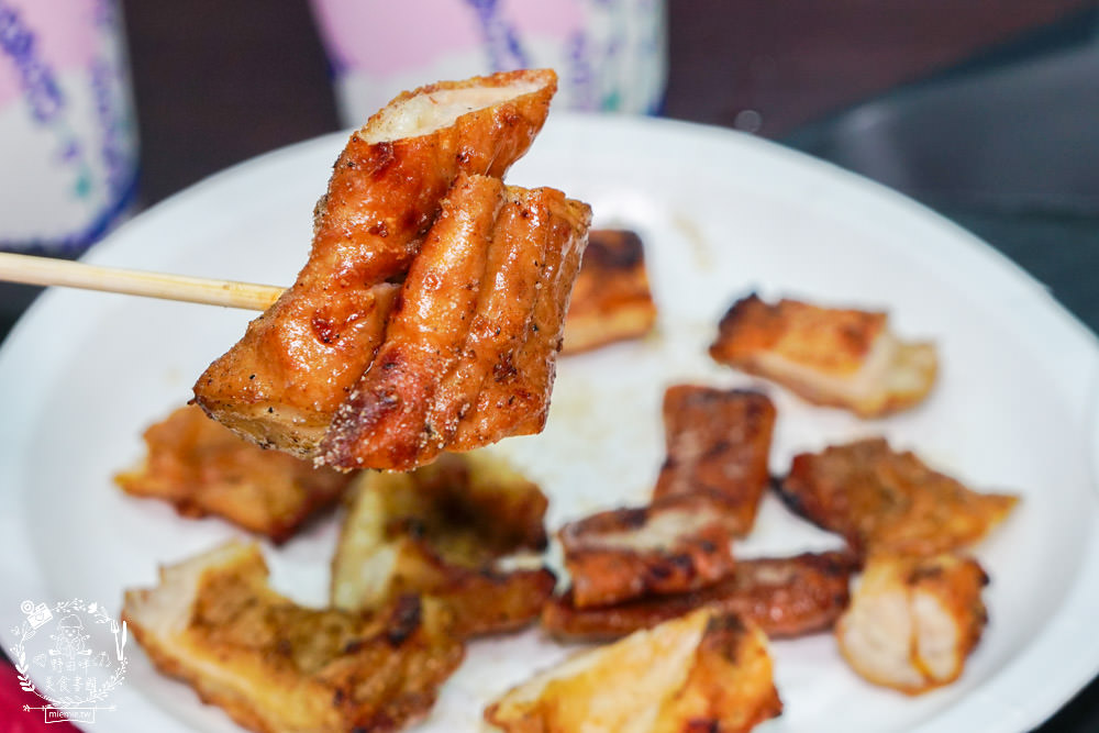 六味嘉義黑香腸關東煮|高雄隱藏版高CP值香腸店!台灣溫體豬手工製作的香腸大腸!還有超香濃的味噌湯免費喝?