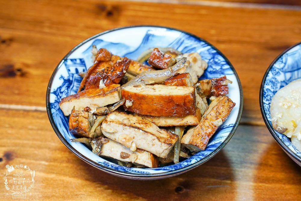 高雄[初見麵]大火快炒的香濃炒麵每日限量30碗?日式小攤車的深夜食堂!銷魂蠔醬滋味濃郁!