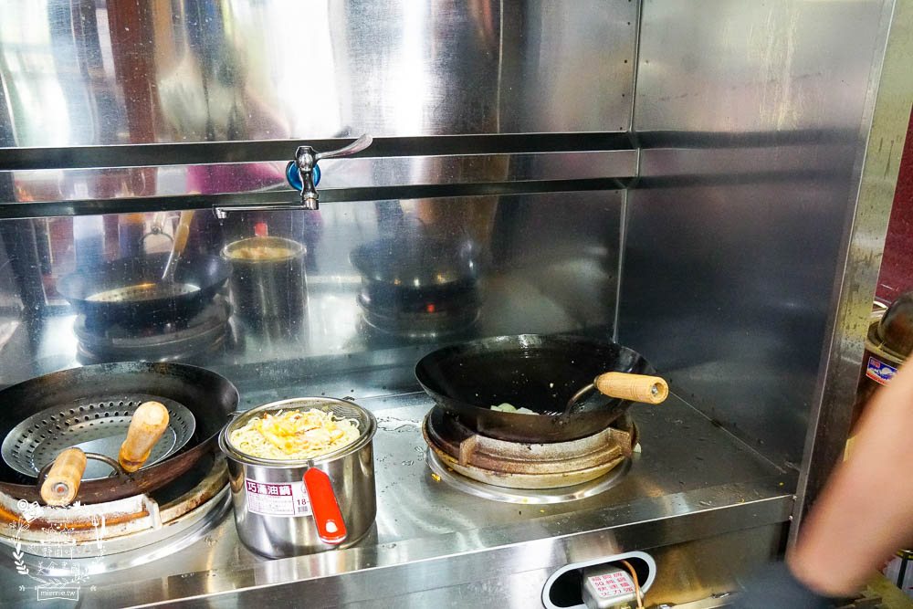 高雄[初見麵]大火快炒的香濃炒麵每日限量30碗?日式小攤車的深夜食堂!銷魂蠔醬滋味濃郁!