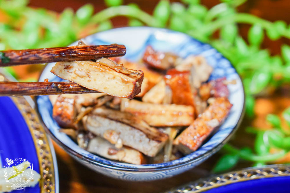 高雄[初見麵]大火快炒的香濃炒麵每日限量30碗?日式小攤車的深夜食堂!銷魂蠔醬滋味濃郁!