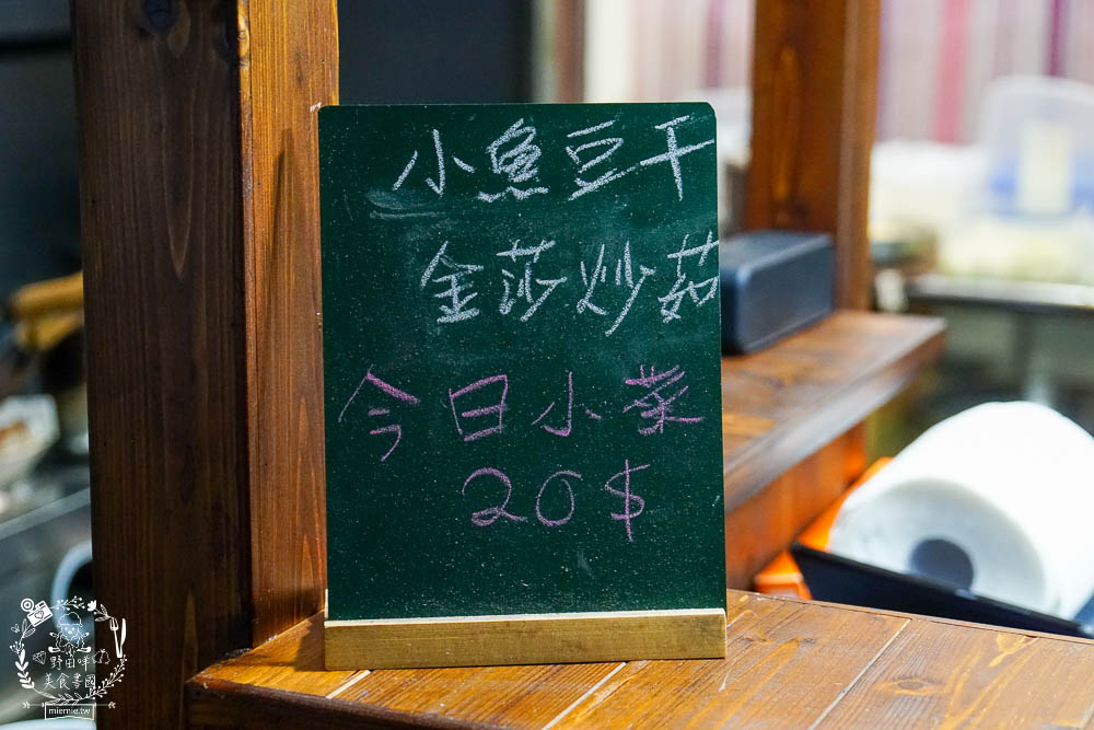 高雄[初見麵]大火快炒的香濃炒麵每日限量30碗?日式小攤車的深夜食堂!銷魂蠔醬滋味濃郁!