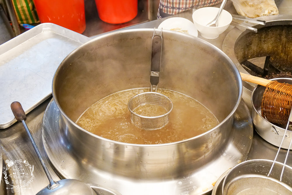 台南牛肉湯推薦[助仔牛肉湯]在地人推薦的必吃牛肉湯!傳承三代依然美味不減的80年牛肉湯!