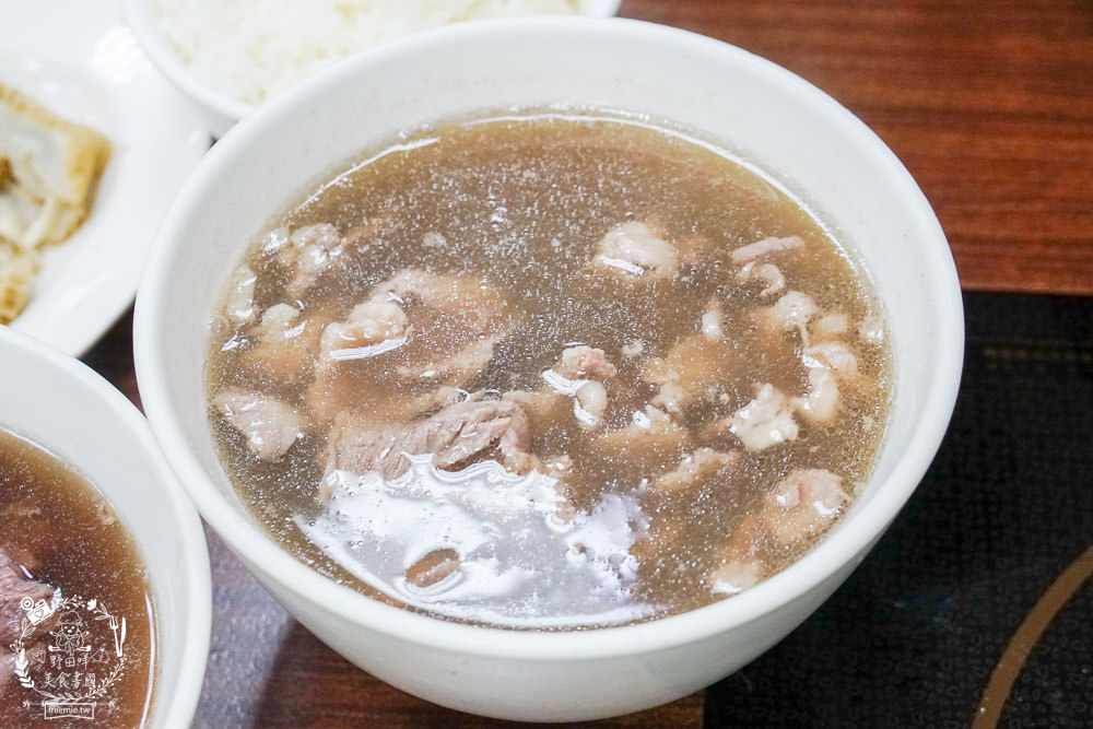 台南牛肉湯推薦[助仔牛肉湯]在地人推薦的必吃牛肉湯!傳承三代依然美味不減的80年牛肉湯!