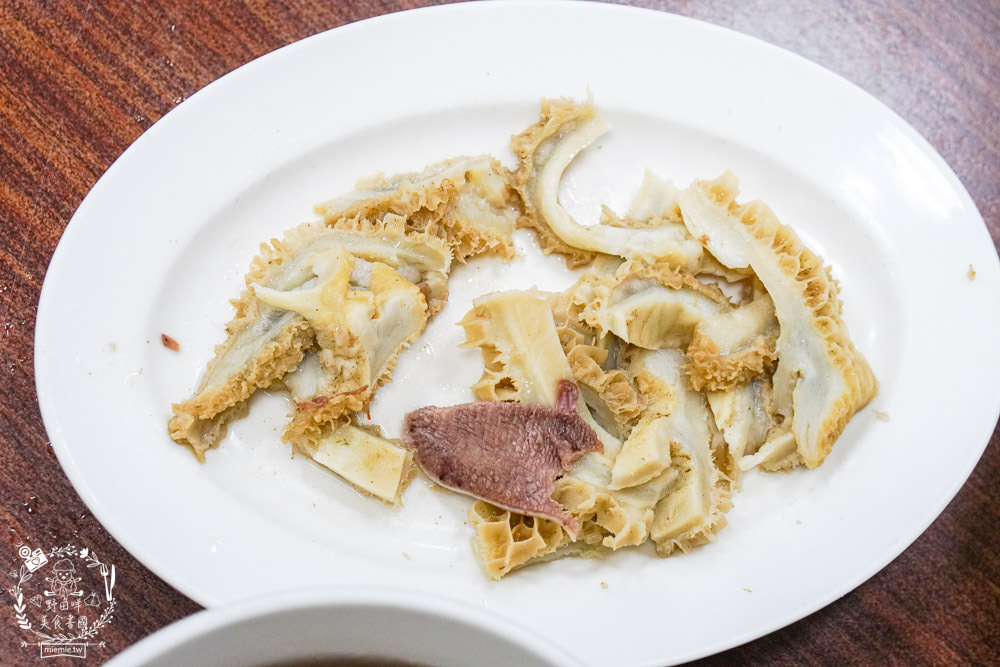 台南牛肉湯推薦[助仔牛肉湯]在地人推薦的必吃牛肉湯!傳承三代依然美味不減的80年牛肉湯!