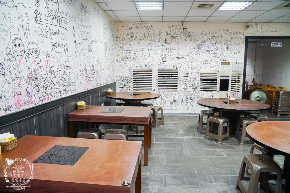 台南牛肉湯推薦[助仔牛肉湯]在地人推薦的必吃牛肉湯!傳承三代依然美味不減的80年牛肉湯!