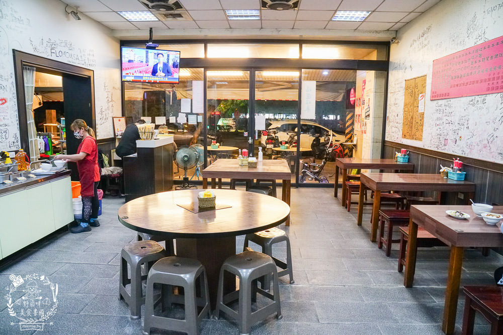 台南牛肉湯推薦[助仔牛肉湯]在地人推薦的必吃牛肉湯!傳承三代依然美味不減的80年牛肉湯!