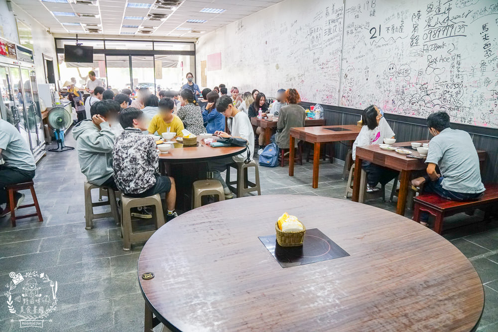 台南牛肉湯推薦[助仔牛肉湯]在地人推薦的必吃牛肉湯!傳承三代依然美味不減的80年牛肉湯!