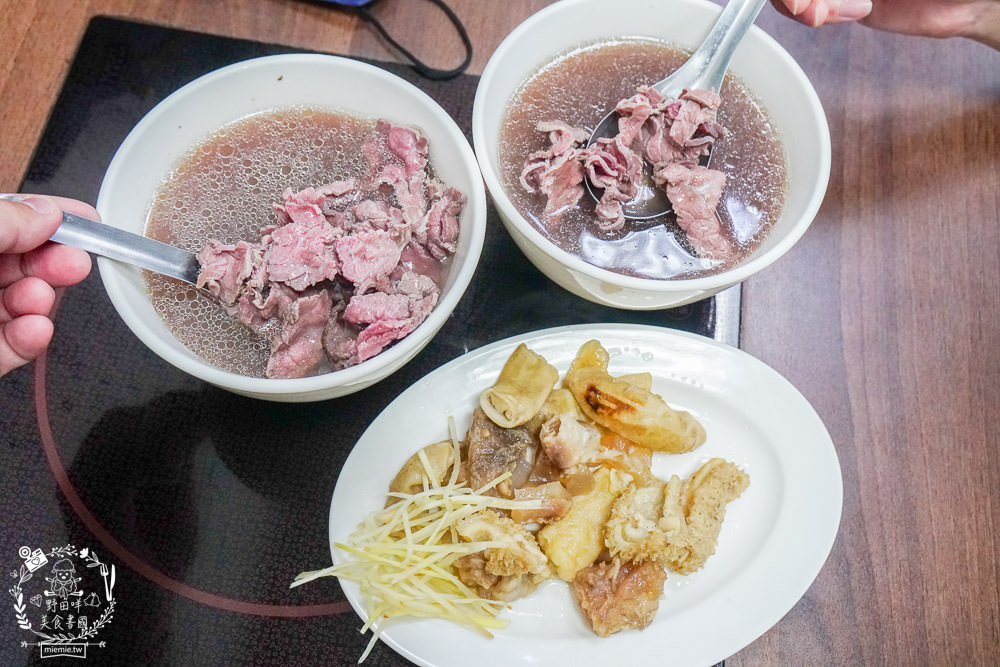 台南牛肉湯推薦[助仔牛肉湯]在地人推薦的必吃牛肉湯!傳承三代依然美味不減的80年牛肉湯!