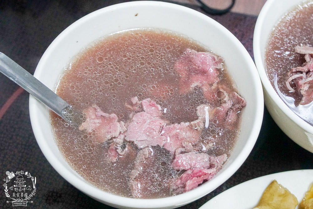 台南牛肉湯推薦[助仔牛肉湯]在地人推薦的必吃牛肉湯!傳承三代依然美味不減的80年牛肉湯!