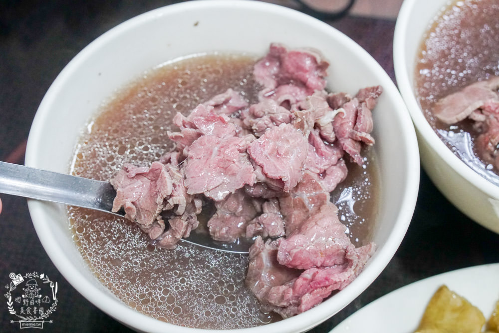 台南牛肉湯推薦[助仔牛肉湯]在地人推薦的必吃牛肉湯!傳承三代依然美味不減的80年牛肉湯!