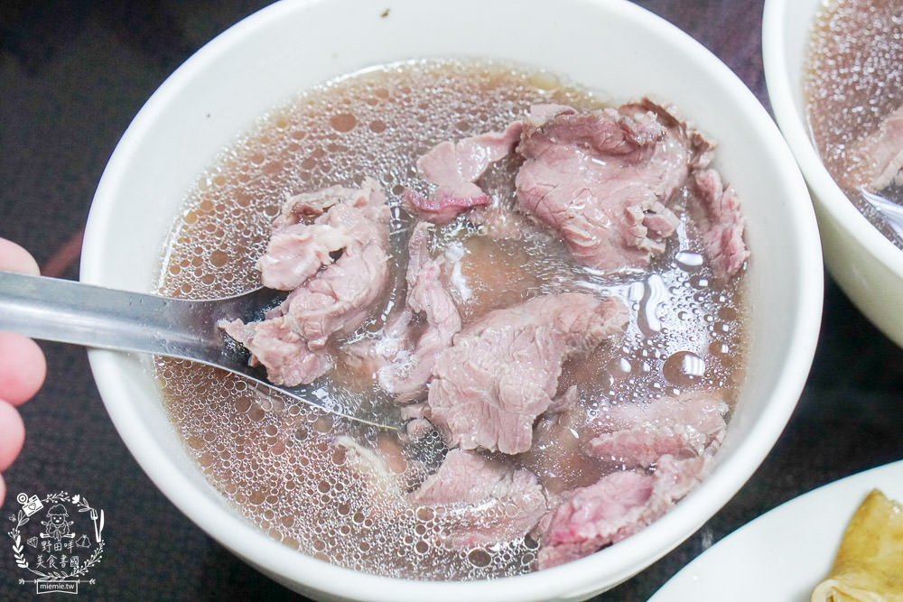 台南牛肉湯推薦[助仔牛肉湯]在地人推薦的必吃牛肉湯!傳承三代依然美味不減的80年牛肉湯!