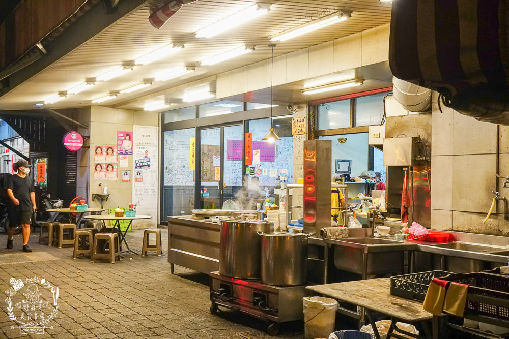 台南牛肉湯推薦[助仔牛肉湯]在地人推薦的必吃牛肉湯!傳承三代依然美味不減的80年牛肉湯!