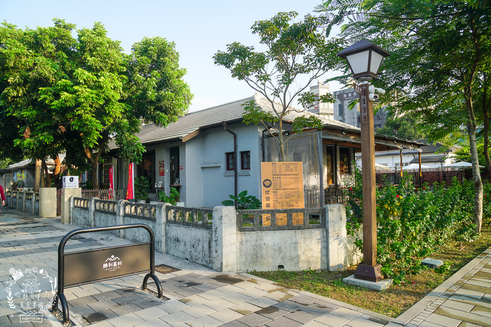 屏東勝利星村創意生活園區旅遊攻略!美食景點與拍照打卡點推薦!2023地球月兔花燈超好拍照！