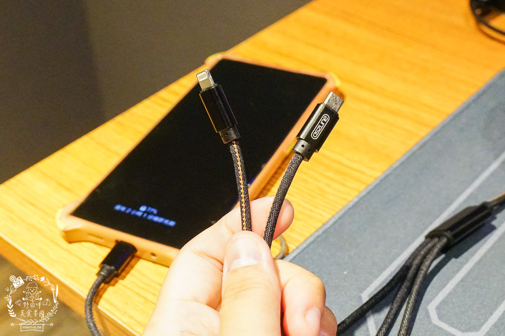 高雄網咖住宿推薦!北半球電競館-鳳山旗艦店|VIP包廂4小時最低265元有20種飲料無限暢飲?三大認證金級網咖!住宿有衛浴設備跟洗衣機?