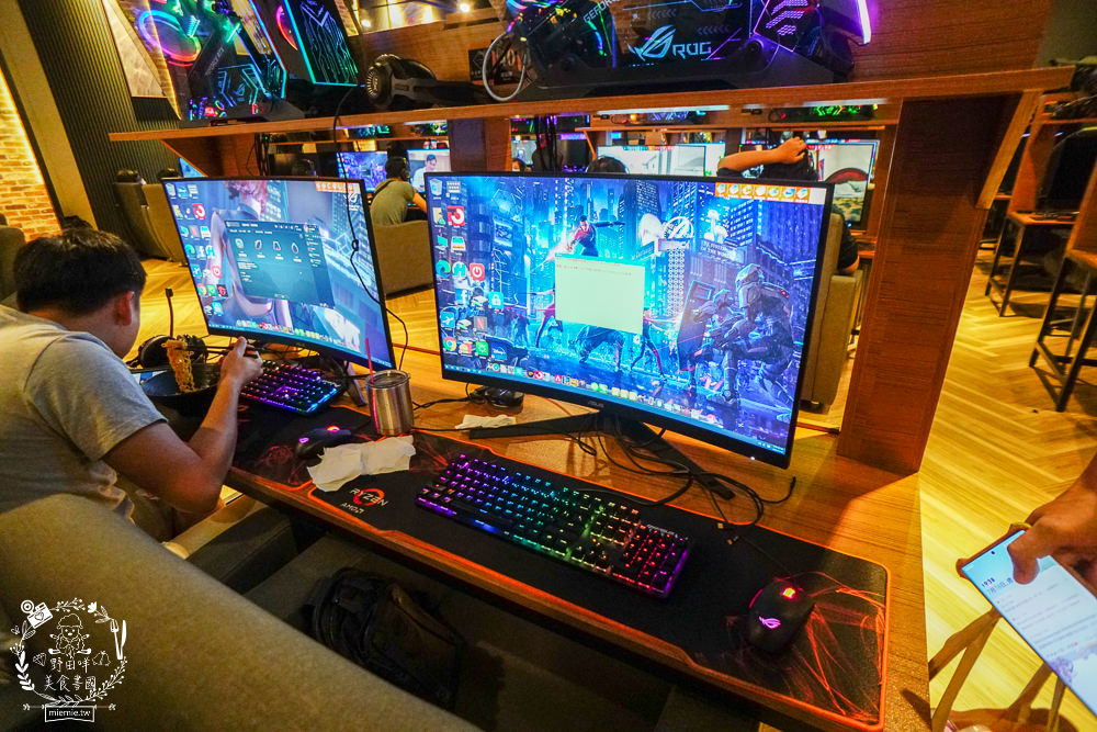 高雄網咖住宿推薦!北半球電競館-鳳山旗艦店|VIP包廂4小時最低265元有20種飲料無限暢飲?三大認證金級網咖!住宿有衛浴設備跟洗衣機?