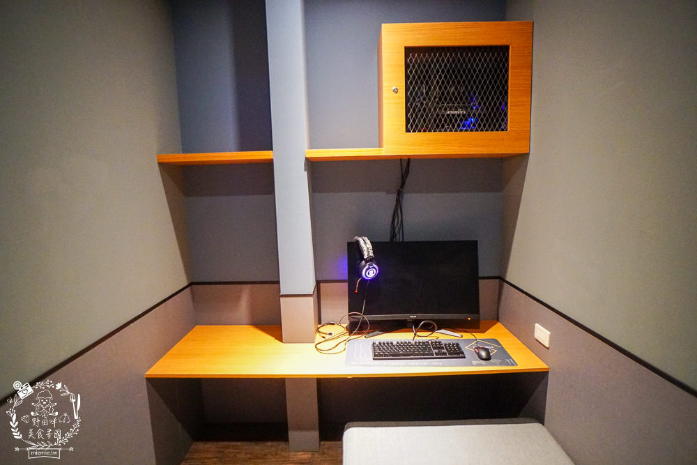 高雄網咖住宿推薦!北半球電競館-鳳山旗艦店|VIP包廂4小時最低265元有20種飲料無限暢飲?三大認證金級網咖!住宿有衛浴設備跟洗衣機?