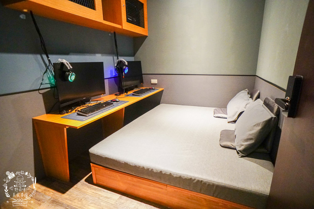 高雄網咖住宿推薦!北半球電競館-鳳山旗艦店|VIP包廂4小時最低265元有20種飲料無限暢飲?三大認證金級網咖!住宿有衛浴設備跟洗衣機?