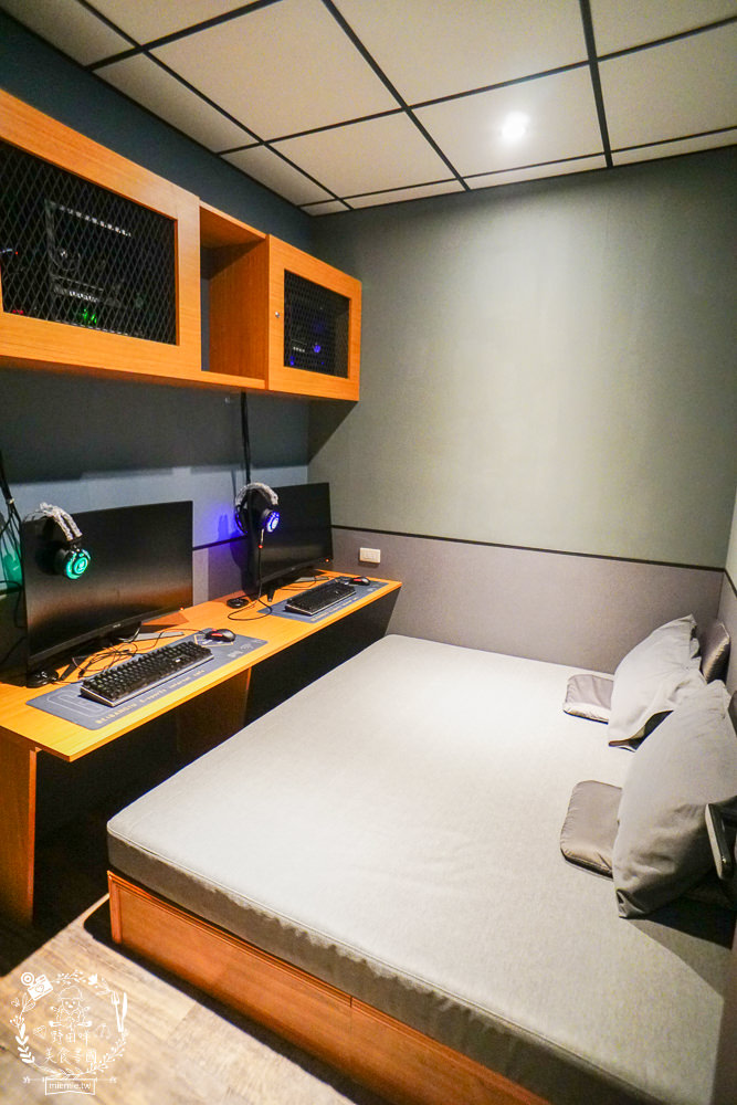 高雄網咖住宿推薦!北半球電競館-鳳山旗艦店|VIP包廂4小時最低265元有20種飲料無限暢飲?三大認證金級網咖!住宿有衛浴設備跟洗衣機?