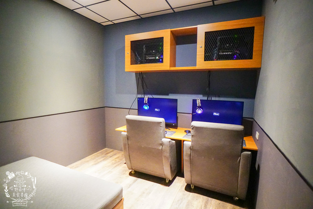 高雄網咖住宿推薦!北半球電競館-鳳山旗艦店|VIP包廂4小時最低265元有20種飲料無限暢飲?三大認證金級網咖!住宿有衛浴設備跟洗衣機?