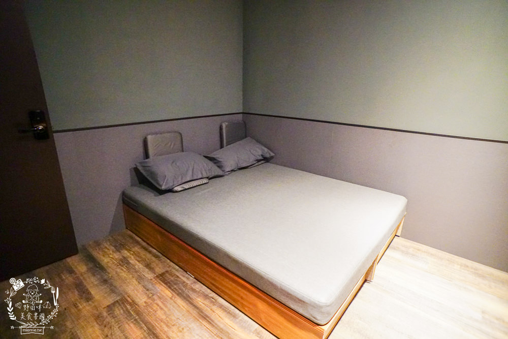 高雄網咖住宿推薦!北半球電競館-鳳山旗艦店|VIP包廂4小時最低265元有20種飲料無限暢飲?三大認證金級網咖!住宿有衛浴設備跟洗衣機?