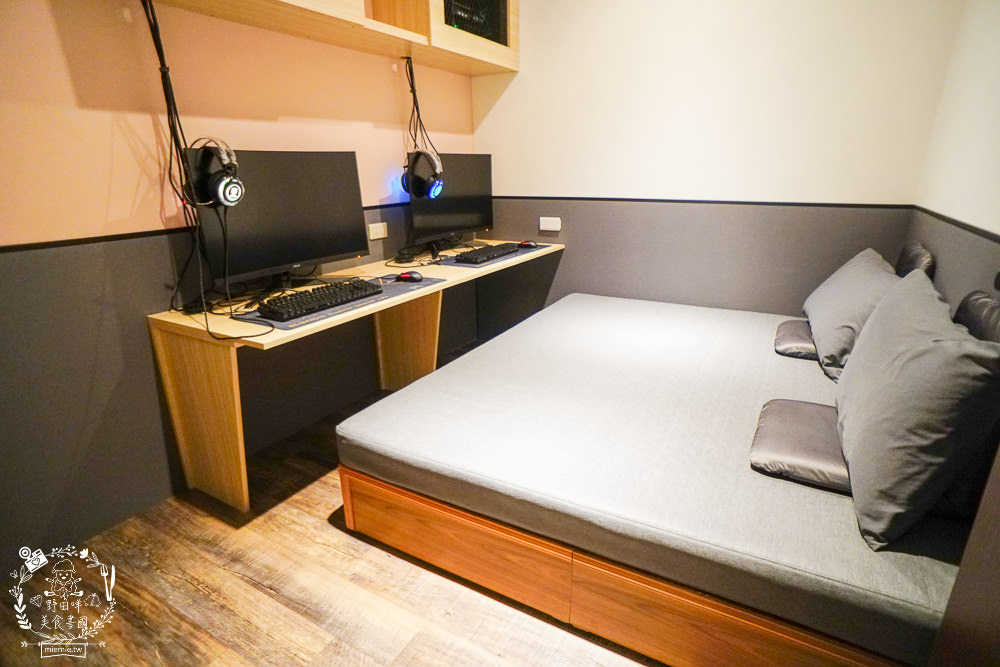 高雄網咖住宿推薦!北半球電競館-鳳山旗艦店|VIP包廂4小時最低265元有20種飲料無限暢飲?三大認證金級網咖!住宿有衛浴設備跟洗衣機?