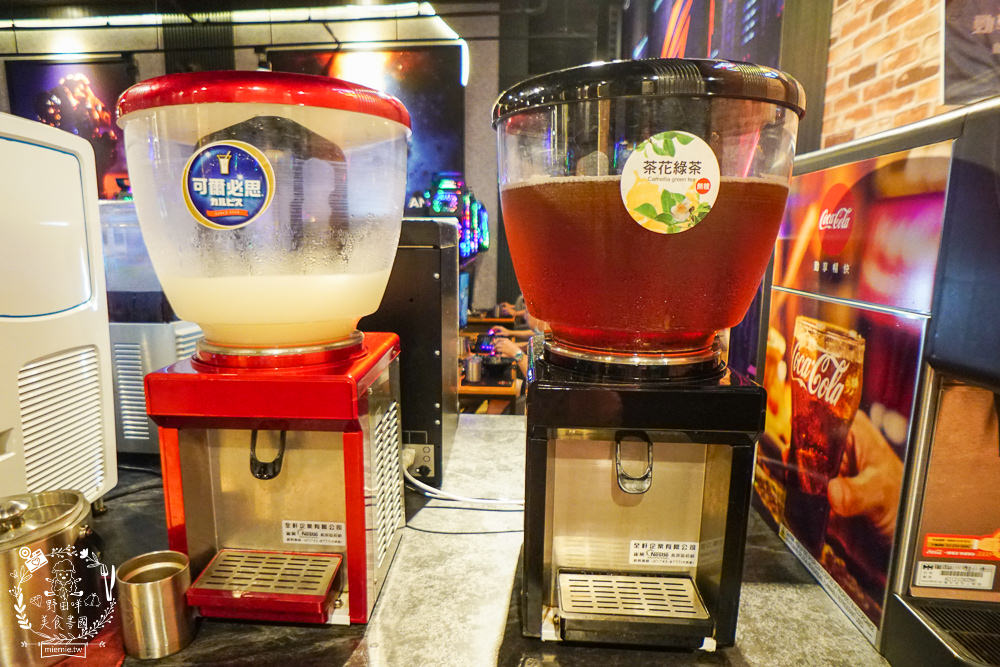 高雄網咖住宿推薦!北半球電競館-鳳山旗艦店|VIP包廂4小時最低265元有20種飲料無限暢飲?三大認證金級網咖!住宿有衛浴設備跟洗衣機?