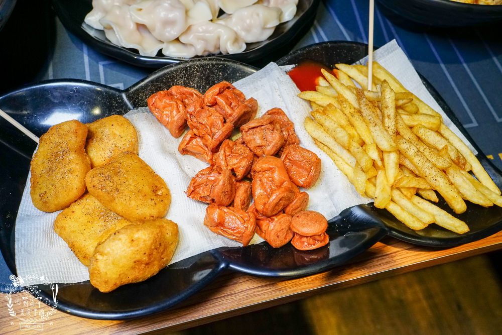 高雄網咖住宿推薦!北半球電競館-鳳山旗艦店|VIP包廂4小時最低265元有20種飲料無限暢飲?三大認證金級網咖!住宿有衛浴設備跟洗衣機?