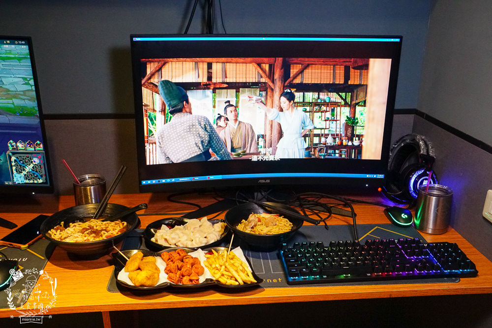 高雄網咖住宿推薦!北半球電競館-鳳山旗艦店|VIP包廂4小時最低265元有20種飲料無限暢飲?三大認證金級網咖!住宿有衛浴設備跟洗衣機?