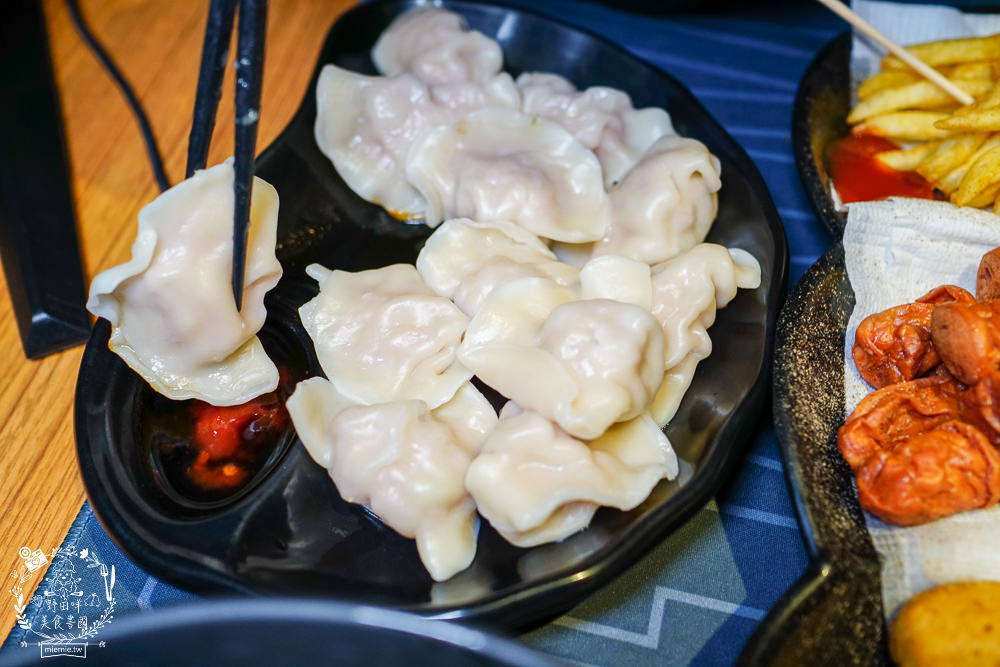 高雄網咖住宿推薦!北半球電競館-鳳山旗艦店|VIP包廂4小時最低265元有20種飲料無限暢飲?三大認證金級網咖!住宿有衛浴設備跟洗衣機?