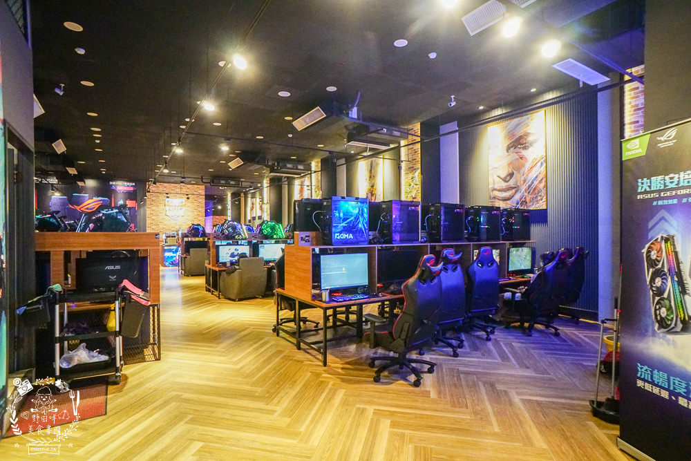 高雄網咖住宿推薦 北半球電競館 鳳山旗艦店 Vip包廂4小時最低265元有種飲料無限暢飲 三大認證金級網咖 住宿有衛浴設備跟洗衣機 野田咩的美食書國