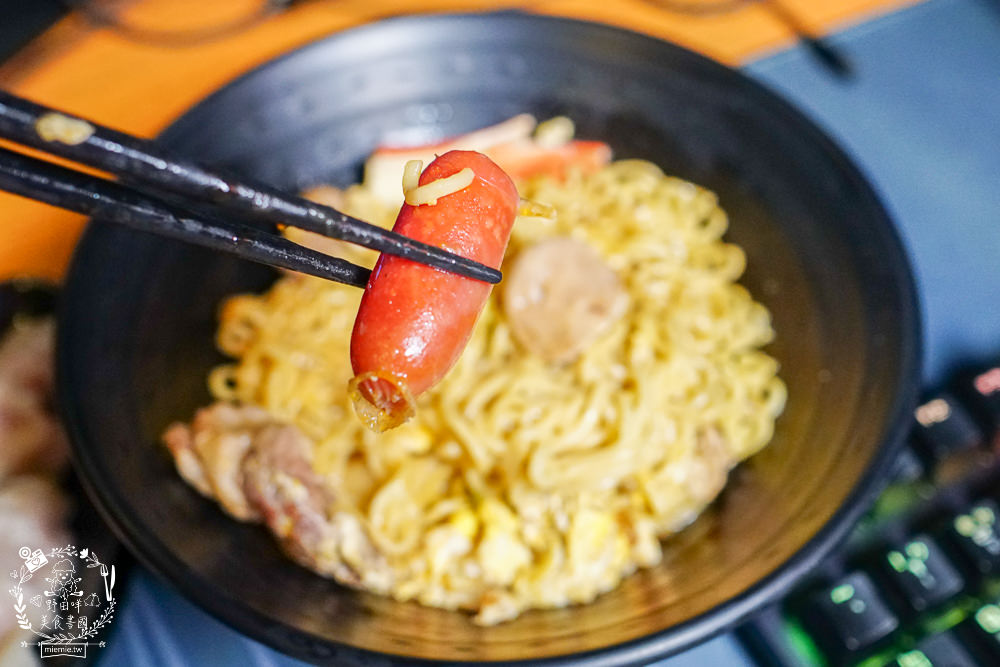 高雄網咖住宿推薦!北半球電競館-鳳山旗艦店|VIP包廂4小時最低265元有20種飲料無限暢飲?三大認證金級網咖!住宿有衛浴設備跟洗衣機?