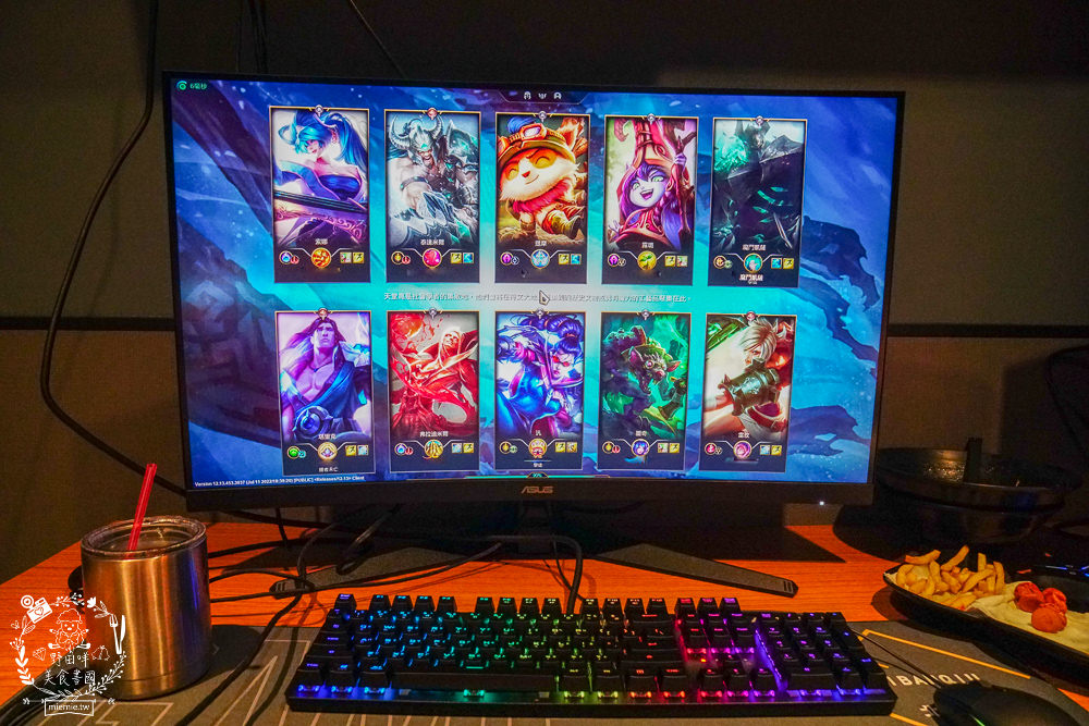 高雄網咖住宿推薦!北半球電競館-鳳山旗艦店|VIP包廂4小時最低265元有20種飲料無限暢飲?三大認證金級網咖!住宿有衛浴設備跟洗衣機?