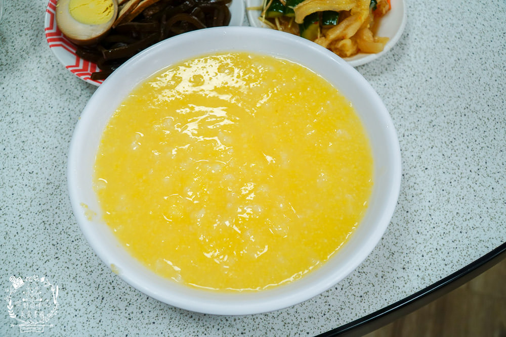 北平京廚北方麵食餐館|鳳山中山路夜市的超人氣麵食館!免費的紅茶豆漿無限暢飲!蝦仁蒸餃內餡飽滿又多汁!