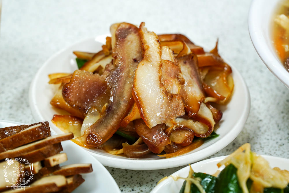 北平京廚北方麵食餐館|鳳山中山路夜市的超人氣麵食館!免費的紅茶豆漿無限暢飲!蝦仁蒸餃內餡飽滿又多汁!