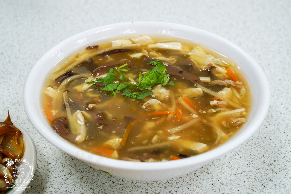 北平京廚北方麵食餐館|鳳山中山路夜市的超人氣麵食館!免費的紅茶豆漿無限暢飲!蝦仁蒸餃內餡飽滿又多汁!