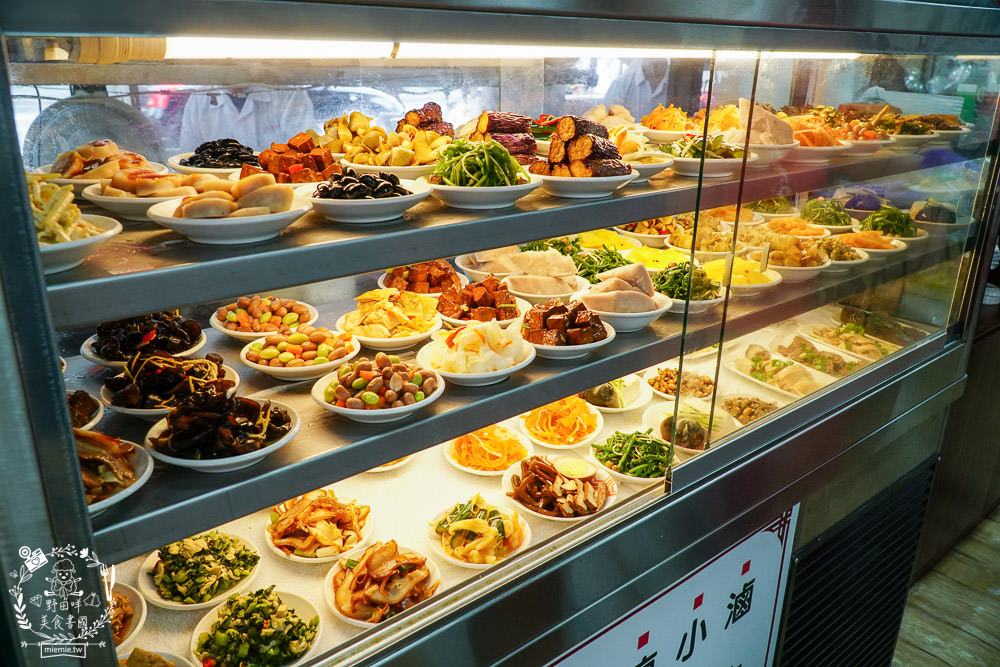 北平京廚北方麵食餐館|鳳山中山路夜市的超人氣麵食館!免費的紅茶豆漿無限暢飲!蝦仁蒸餃內餡飽滿又多汁!