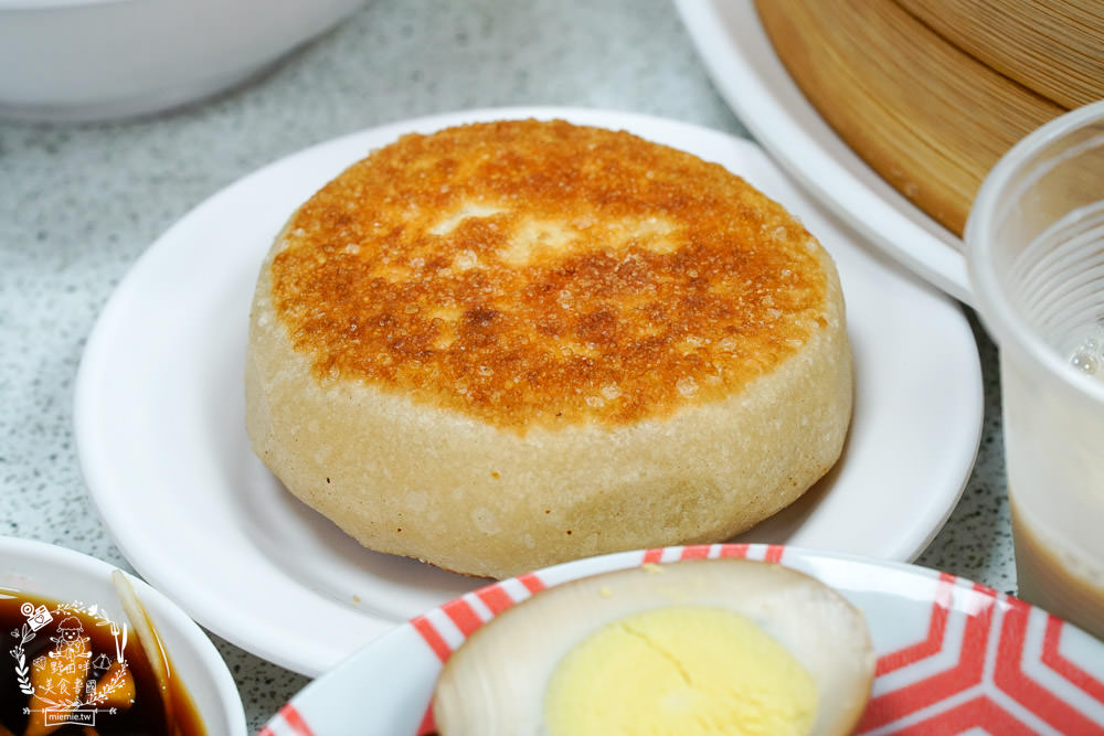 北平京廚北方麵食餐館|鳳山中山路夜市的超人氣麵食館!免費的紅茶豆漿無限暢飲!蝦仁蒸餃內餡飽滿又多汁!