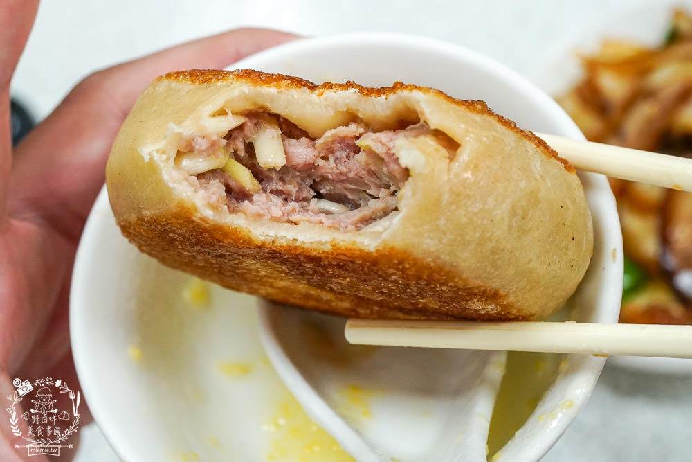 北平京廚北方麵食餐館|鳳山中山路夜市的超人氣麵食館!免費的紅茶豆漿無限暢飲!蝦仁蒸餃內餡飽滿又多汁!