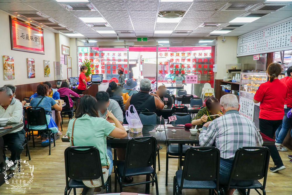 北平京廚北方麵食餐館|鳳山中山路夜市的超人氣麵食館!免費的紅茶豆漿無限暢飲!蝦仁蒸餃內餡飽滿又多汁!