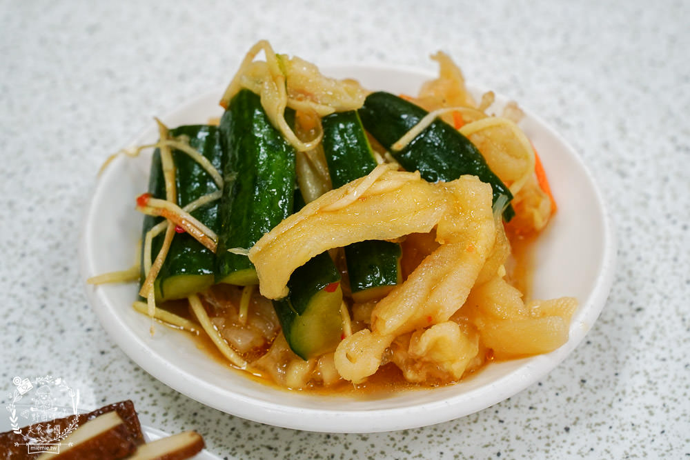 北平京廚北方麵食餐館|鳳山中山路夜市的超人氣麵食館!免費的紅茶豆漿無限暢飲!蝦仁蒸餃內餡飽滿又多汁!