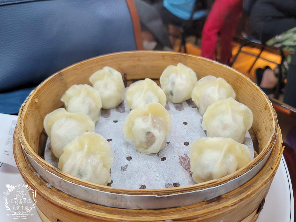 北平京廚北方麵食餐館|鳳山中山路夜市的超人氣麵食館!免費的紅茶豆漿無限暢飲!蝦仁蒸餃內餡飽滿又多汁!