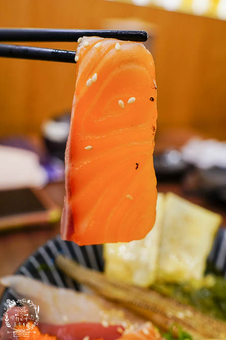 高雄[十六町手作壽司丼飯]隱藏在仁雄路的日本料理店!豪華海鮮丼超多生魚片選項!