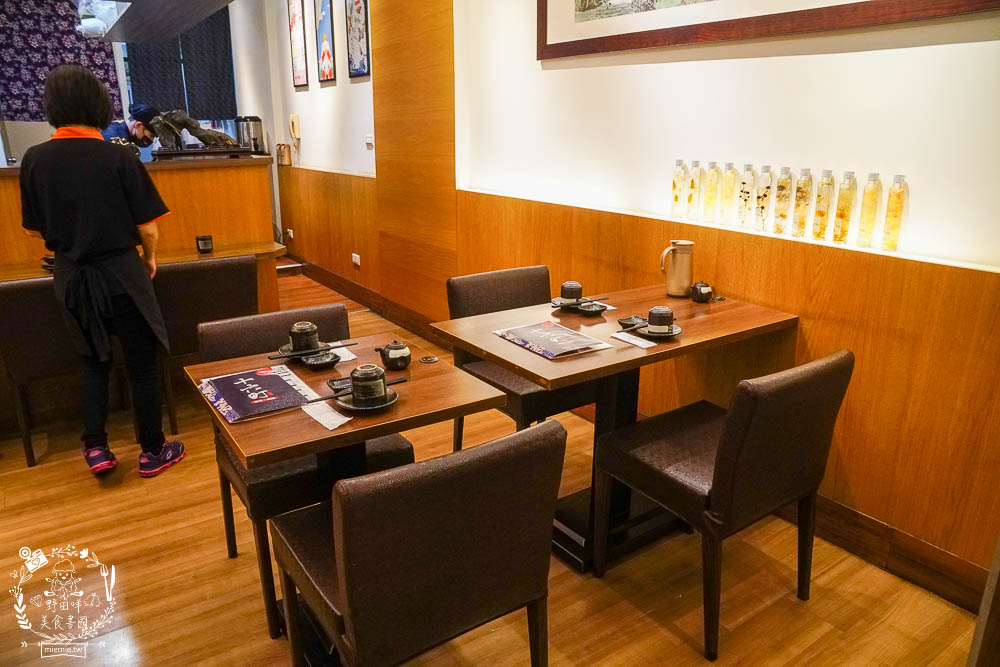 高雄[十六町手作壽司丼飯]隱藏在仁雄路的日本料理店!豪華海鮮丼超多生魚片選項!