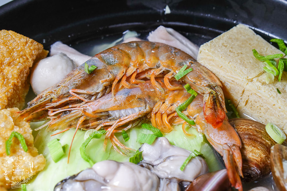 高雄酸菜白肉鍋推薦[千槢小館]超澎湃食材讓人欲罷不能!月亮蝦餅彈牙酥脆!