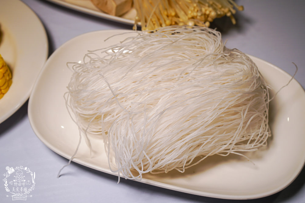 高雄酸菜白肉鍋推薦[千槢小館]超澎湃食材讓人欲罷不能!月亮蝦餅彈牙酥脆!